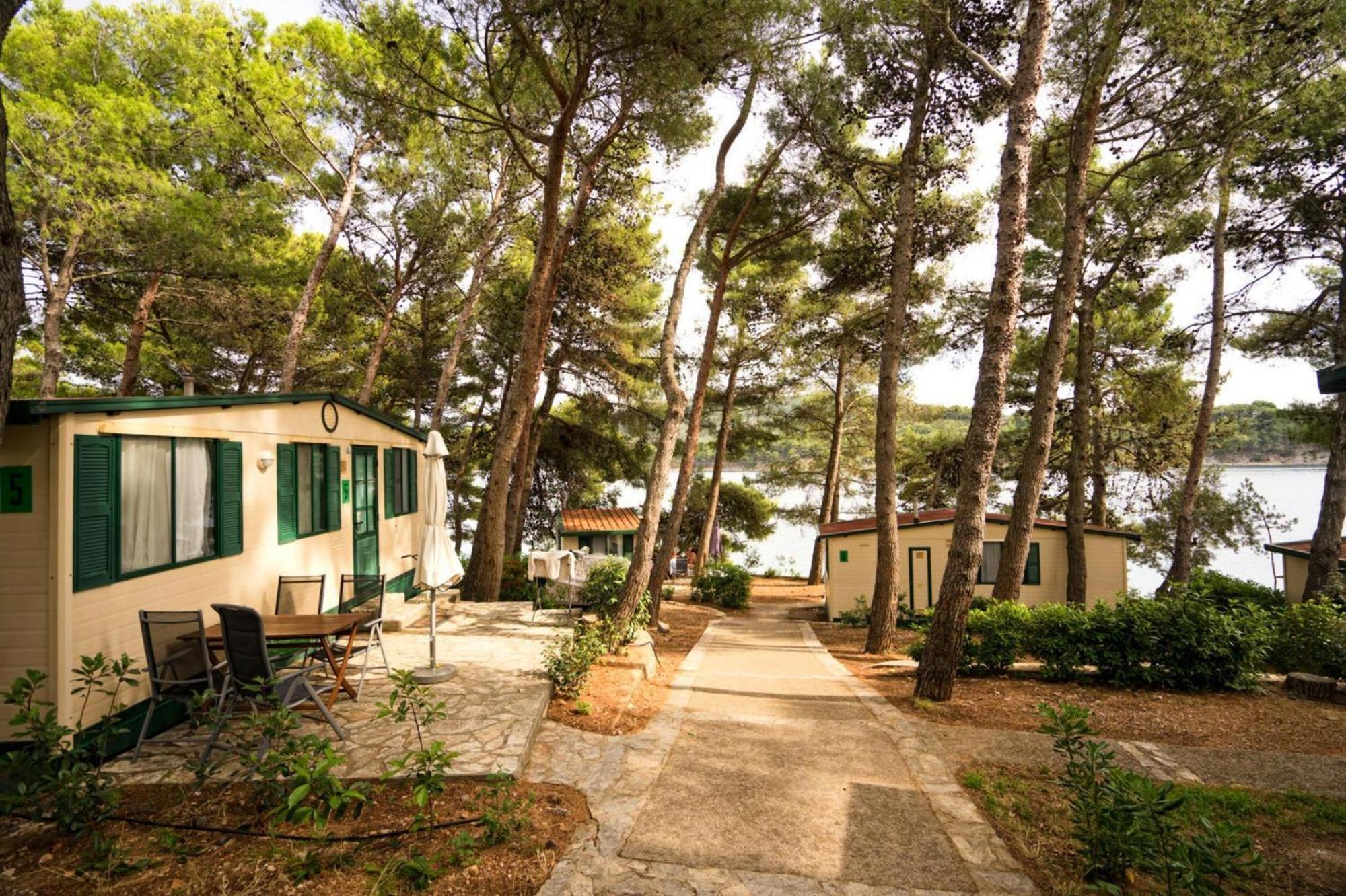Mobile Homes In Camp Kovacine, Cres, With Long Pebble Beach 外观 照片